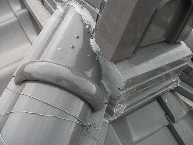 棟の継ぎ目はシーリングで対応